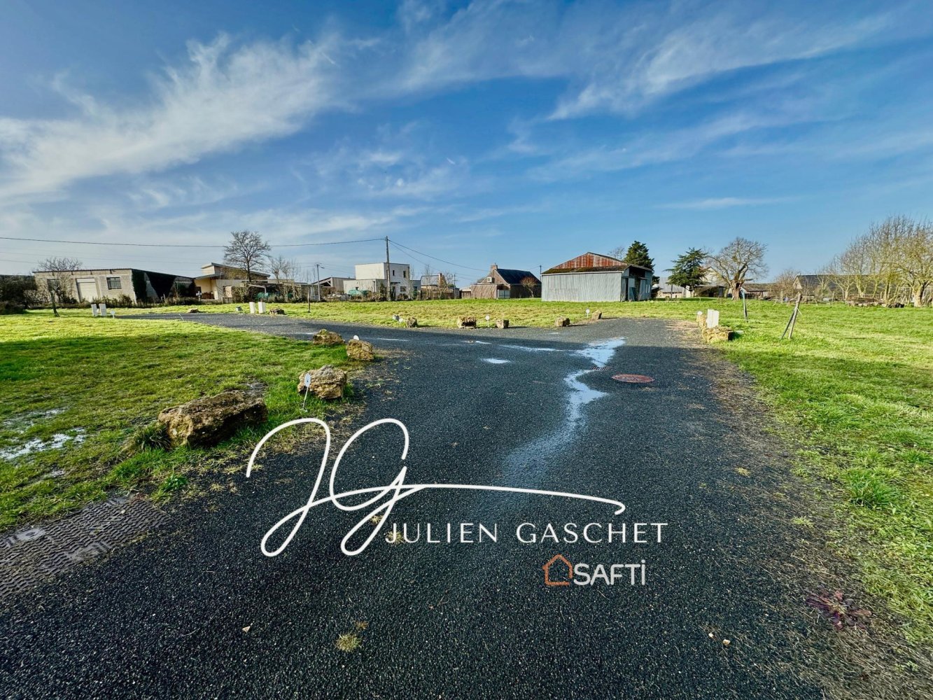  قطعة أرض في Tierce, France رقم 111292