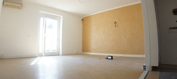 3 bedrooms Apartment in Massa, Italy No. 339554 2