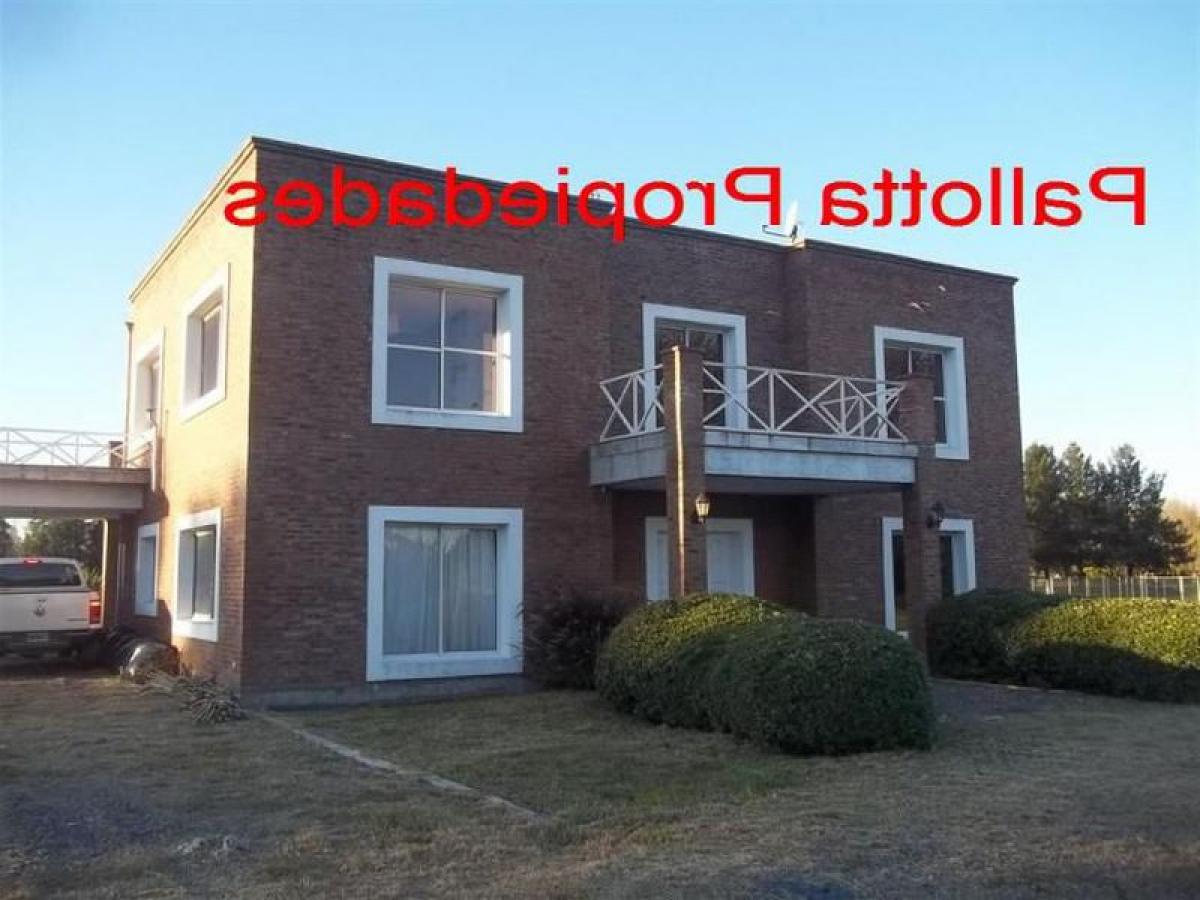 4 bedrooms House in Pilar, Argentina No. 18468