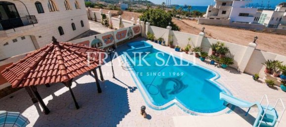 3 غرف نوم بنغالو في Marsaxlokk, Malta رقم 2444 2