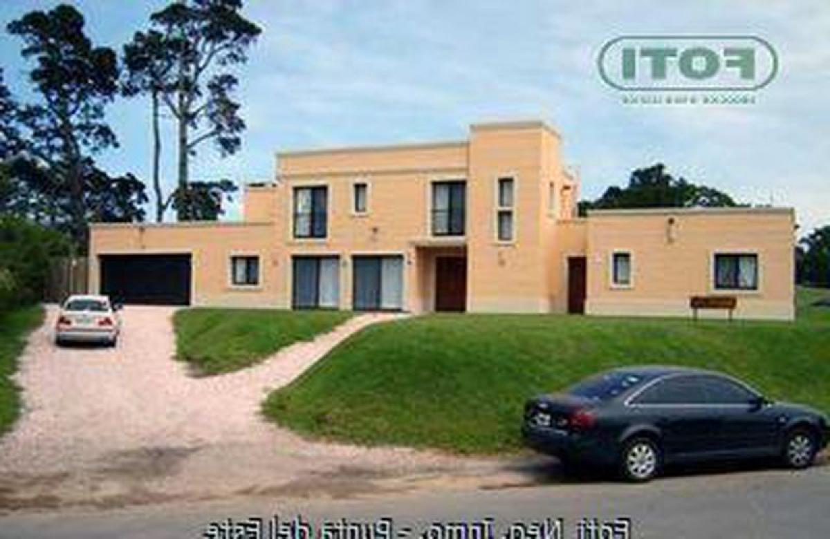 4 bedrooms House in Punta del Este, Uruguay No. 866