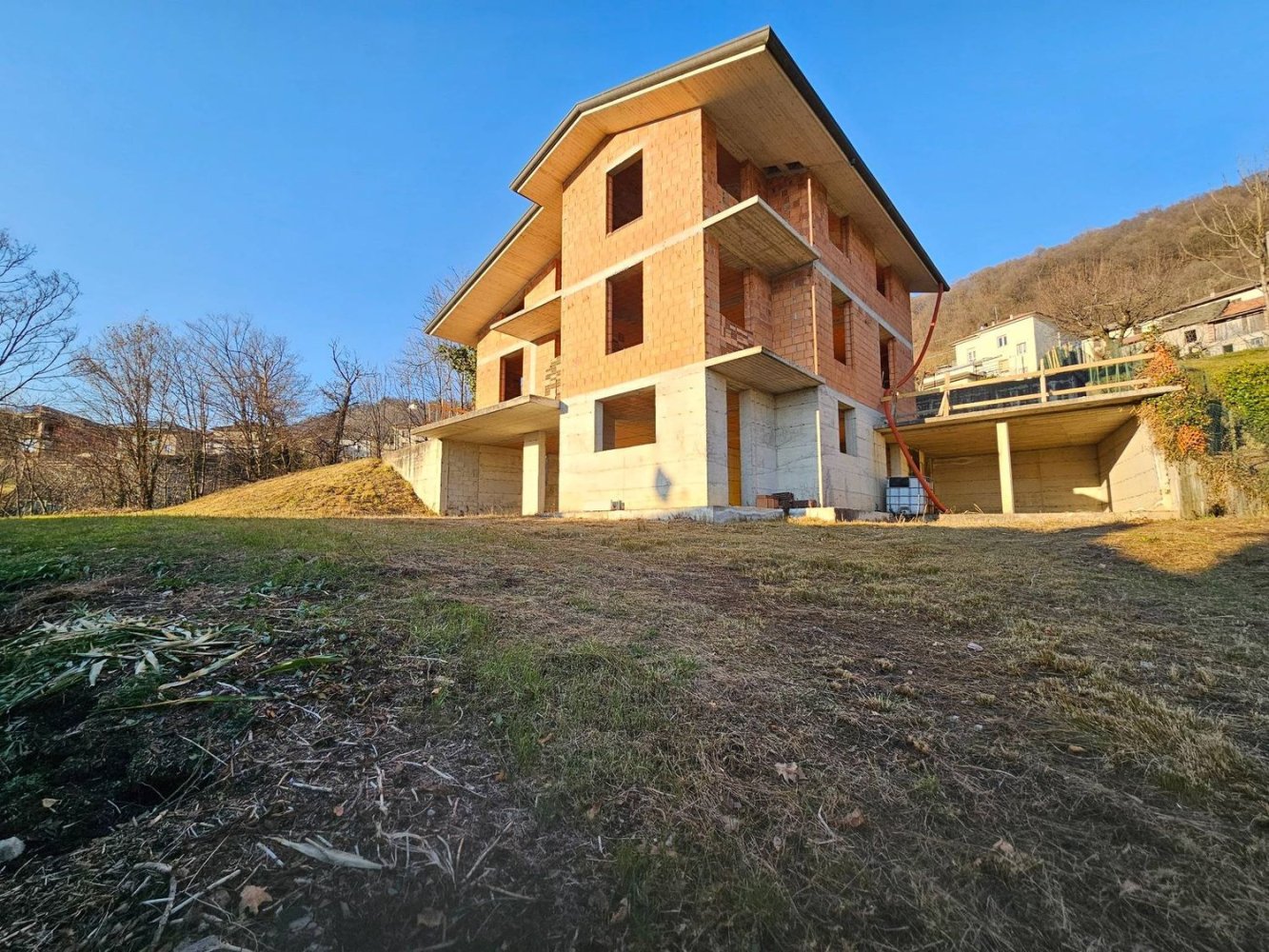 4 bedrooms Villa in Berbenno, Italy No. 393954