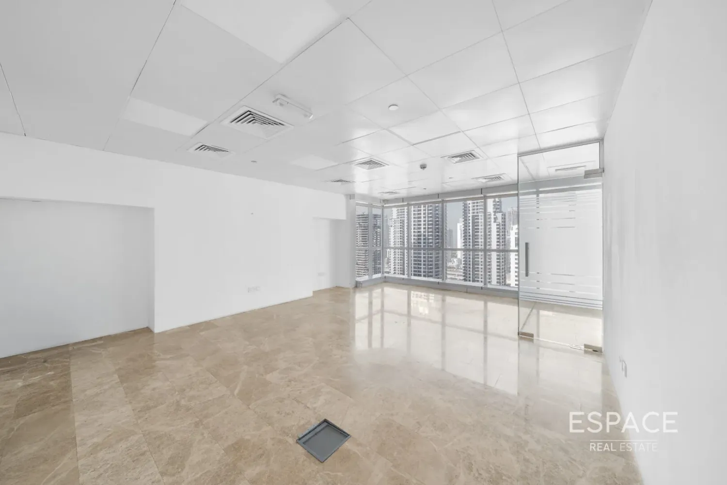 Офис 134м² в Джумейра Лейк Тауэрс, ОАЭ № 108481