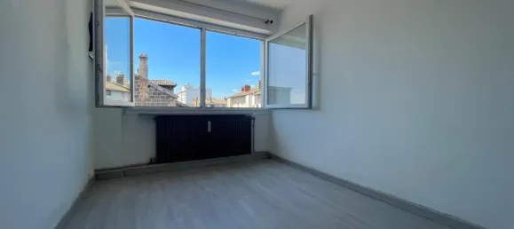 Apartamento de 3 habitaciónes en Macon, France No. 205200 4