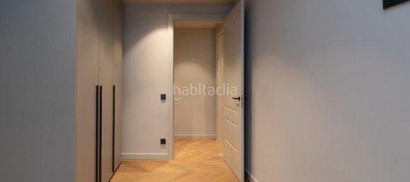 2 bedrooms Penthouse in Ciutat Vella, Spain No. 103336 20