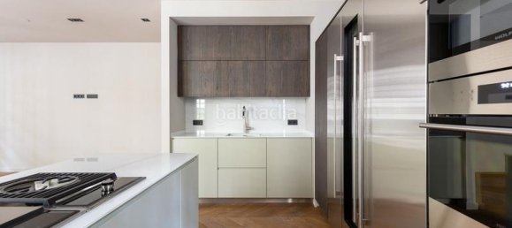 2 bedrooms Penthouse in Ciutat Vella, Spain No. 103336 6