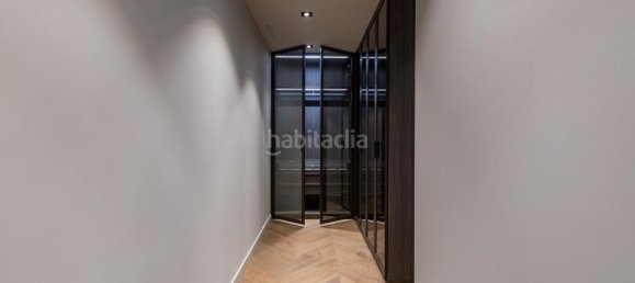 2 bedrooms Penthouse in Ciutat Vella, Spain No. 103336 13