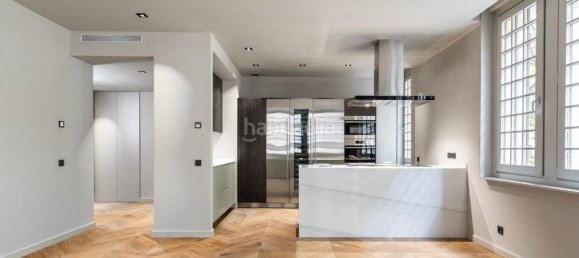 2 bedrooms Penthouse in Ciutat Vella, Spain No. 103336 3