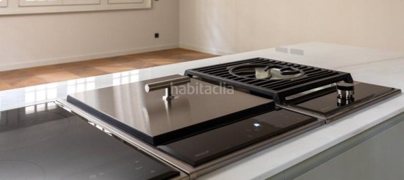 2 bedrooms Penthouse in Ciutat Vella, Spain No. 103336 8