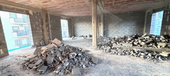 Дом с 6 комнатами в Нойкаттаро, Италия № 28453 2