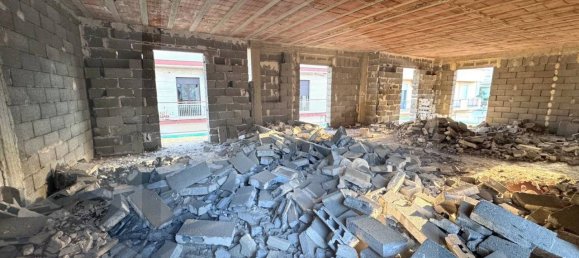 Дом с 6 комнатами в Нойкаттаро, Италия № 28453 5