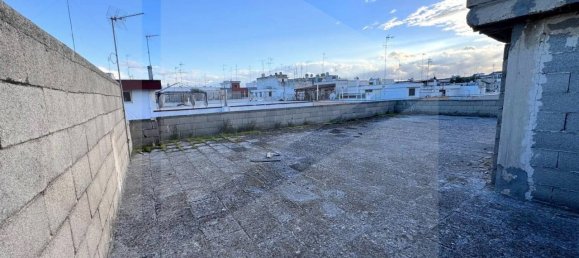 Дом с 6 комнатами в Нойкаттаро, Италия № 28453 11