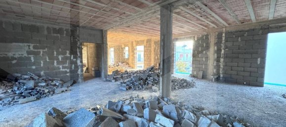 Дом с 6 комнатами в Нойкаттаро, Италия № 28453 4