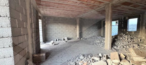 Дом с 6 комнатами в Нойкаттаро, Италия № 28453 6