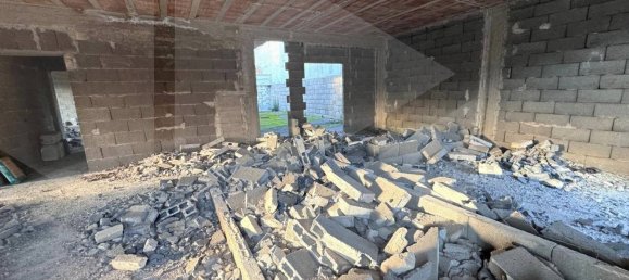 Дом с 6 комнатами в Нойкаттаро, Италия № 28453 7