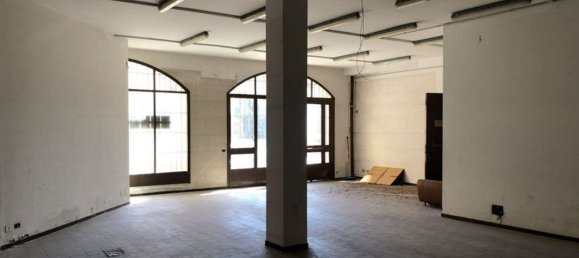 1000m² Commercial property in Como, Italy No. 255046 8