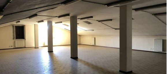 1000m² Commercial property in Como, Italy No. 255046 9