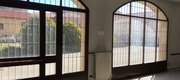 1000m² Commercial property in Como, Italy No. 255046 10