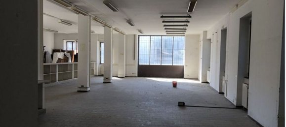 1000m² Commercial property in Como, Italy No. 255046 5