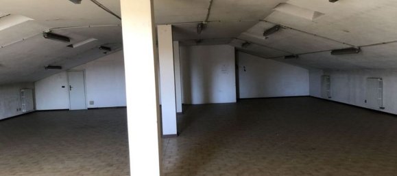 1000m² Commercial property in Como, Italy No. 255046 4