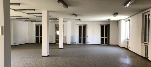 1000m² Commercial property in Como, Italy No. 255046 7
