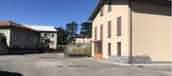1000m² Commercial property in Como, Italy No. 255046 18