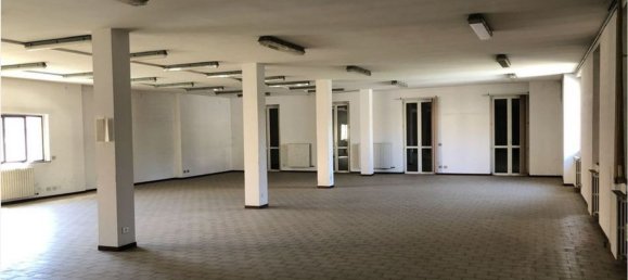 1000m² Commercial property in Como, Italy No. 255046 6