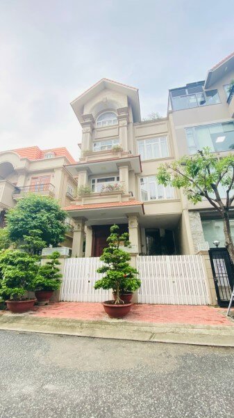 200m² Villa in District 7, Vietnam No. 13310