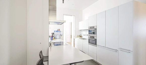 4 bedrooms Apartment in Paris, France No. 120807 8