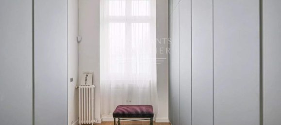 4 bedrooms Apartment in Paris, France No. 120807 11