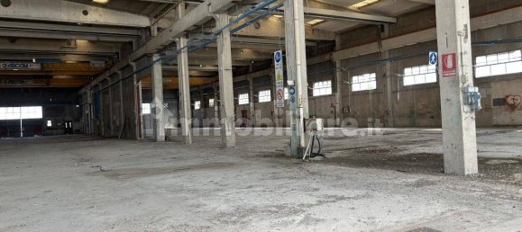 Entrepôt à San Benedetto Po, Italy 4700m² No. 341535 8