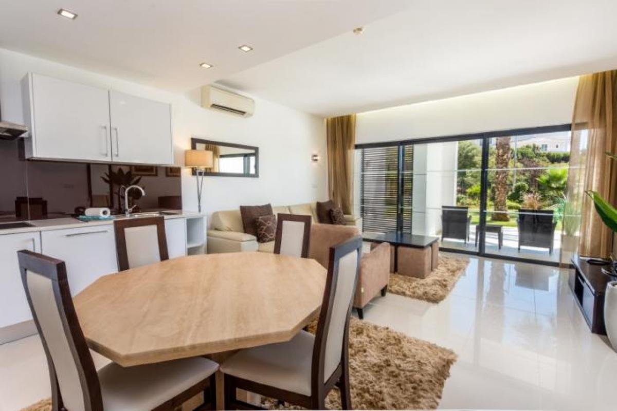 Квартира с 2 спальнями в Лагуш, Португалия № 3008