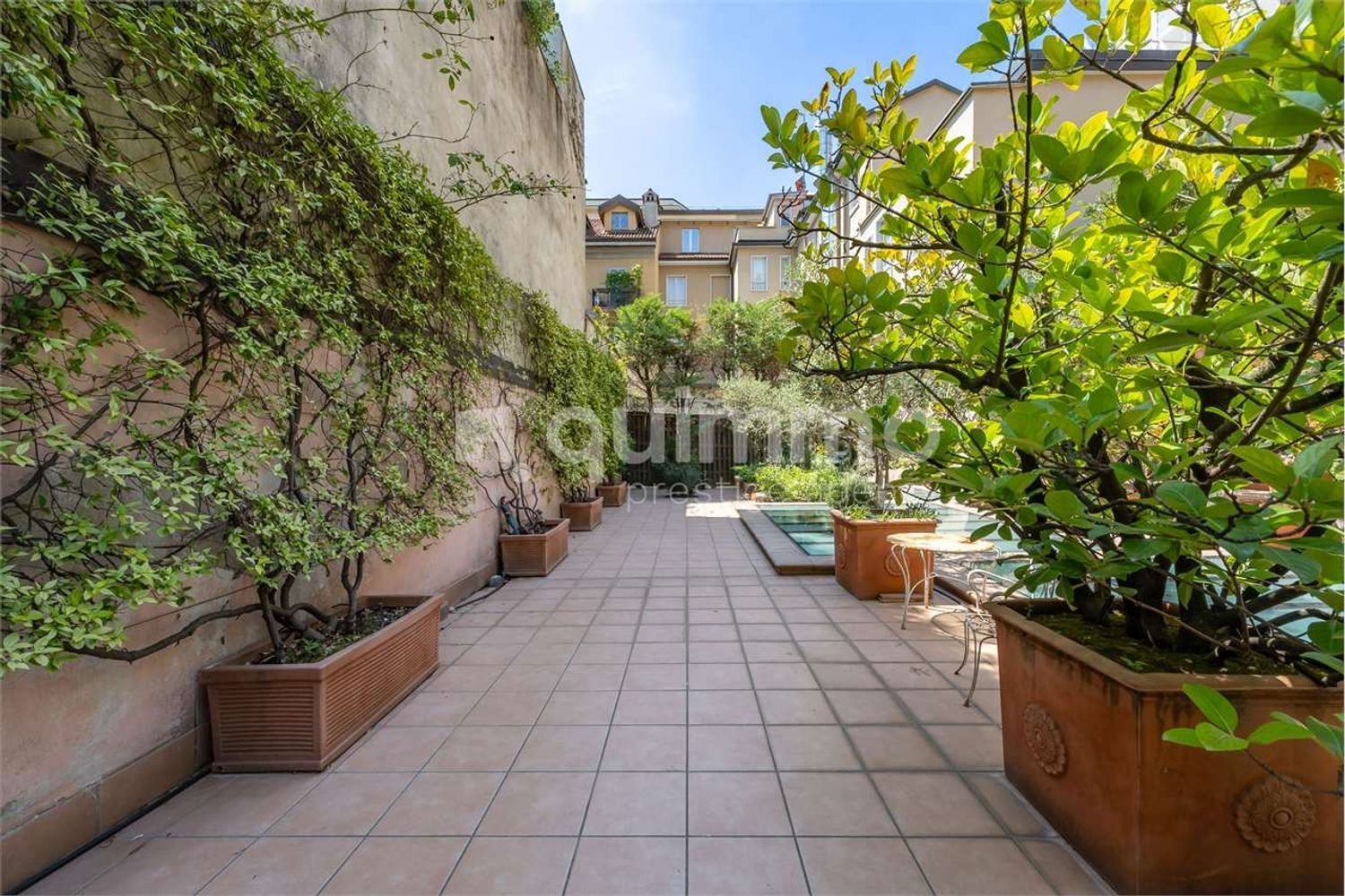 5 bedrooms Apartment in Milan, Italy No. 398500