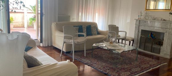 Пентхаус с 6 комнатами в Пезаро, Италия № 196597 3