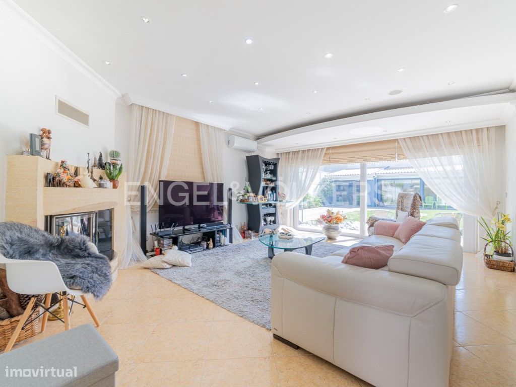 5 غرف نوم منزل في Corroios, Portugal رقم 250053