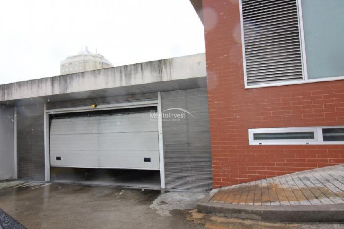 27m² Shop in Braga, Portugal No. 8402