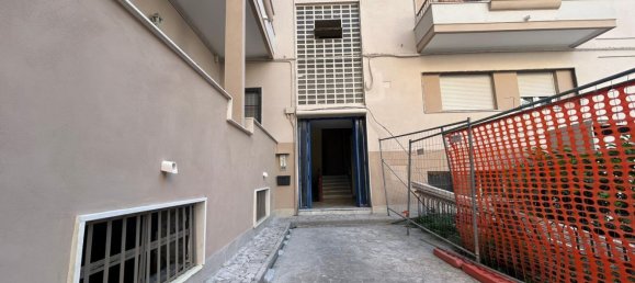4-Zimmer Wohnung in Portici, Italy, Nr. 268080 9