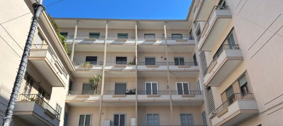 4-Zimmer Wohnung in Portici, Italy, Nr. 268080 3