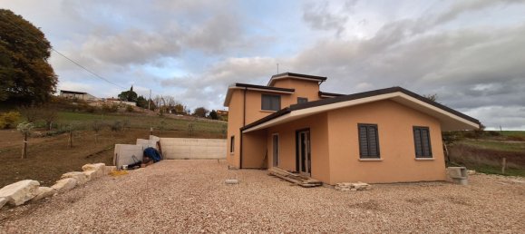 5 rooms Villa in Oratino, Italy No. 81124 4