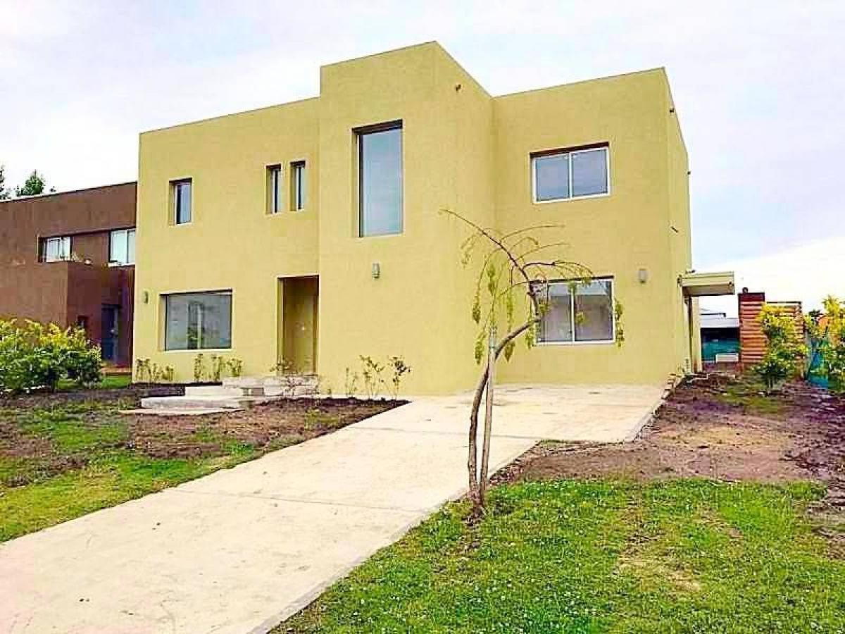 Casa de 4 dormitorios en Pilar, Argentina No. 83892