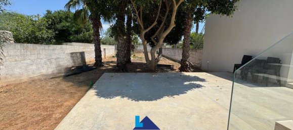 2 bedrooms Villa in Racale, Italy No. 307225 4