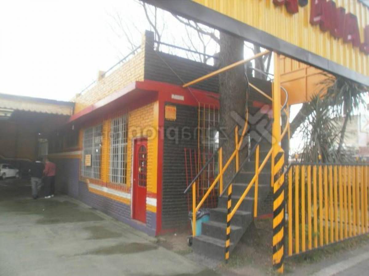 132m² Commercial property in Almirante Brown, Argentina No. 106395