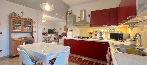 5 bedrooms Apartment in Castel d'Azzano, Italy No. 376822 6