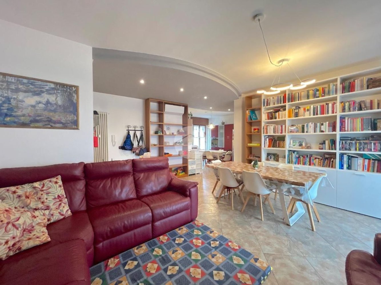 5 bedrooms Apartment in Castel d'Azzano, Italy No. 376822