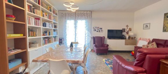 5 bedrooms Apartment in Castel d'Azzano, Italy No. 376822 4