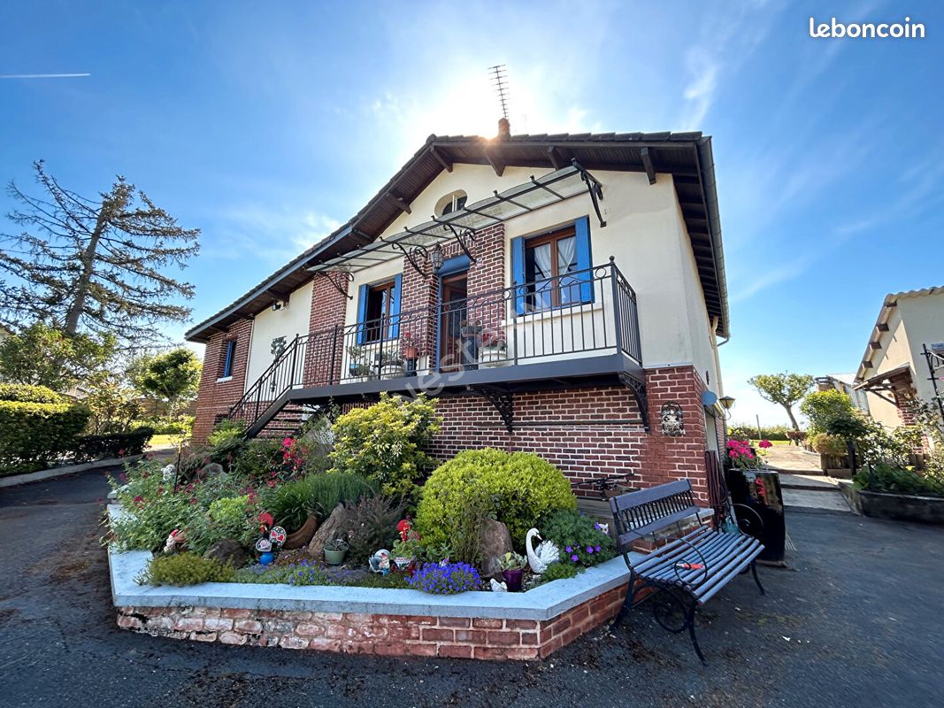 Casa de 3 dormitorios en Baudres, France No. 61351