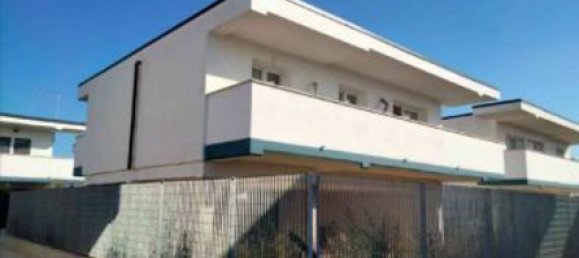 4 rooms Apartment in Fiumicino, Italy No. 189861 6