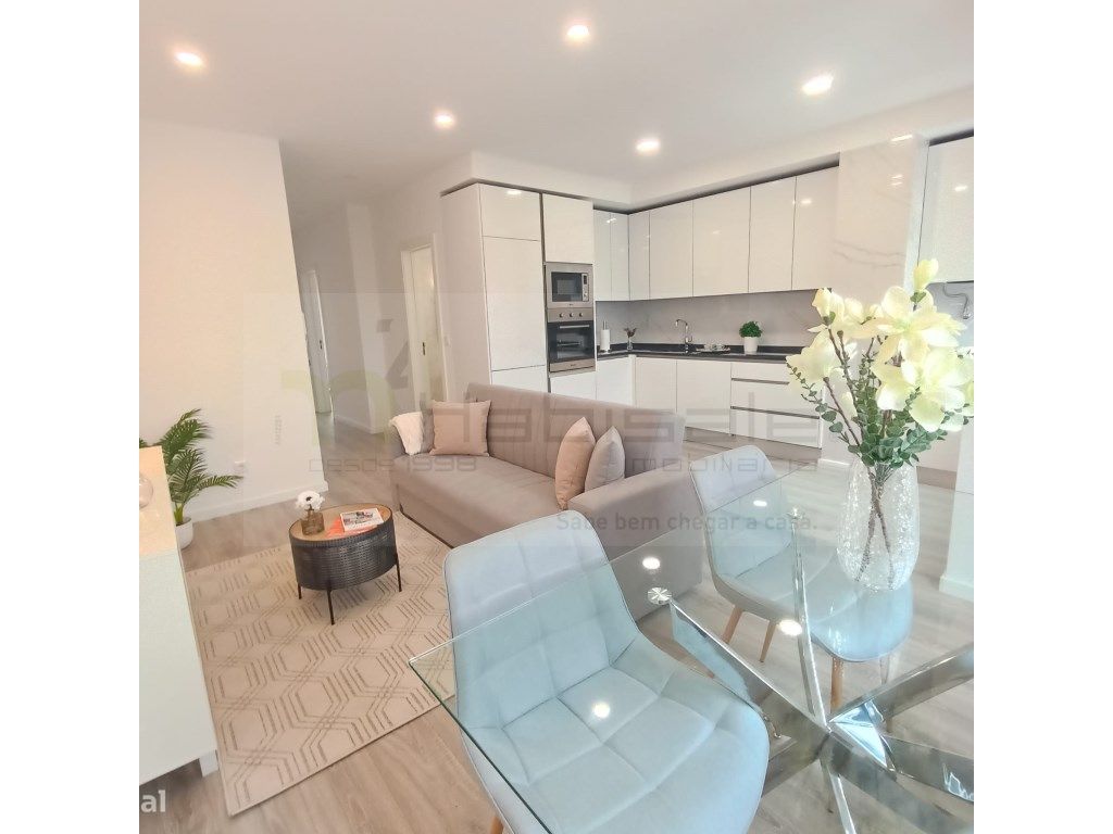 3 bedrooms Apartment in Lisbon, Portugal No. 301435