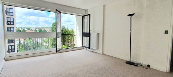 2 bedrooms Apartment in L'Hay-les-Roses, France No. 182234 3