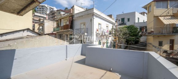 Квартира с 2 спальнями в Мессина, Италия № 312587 37